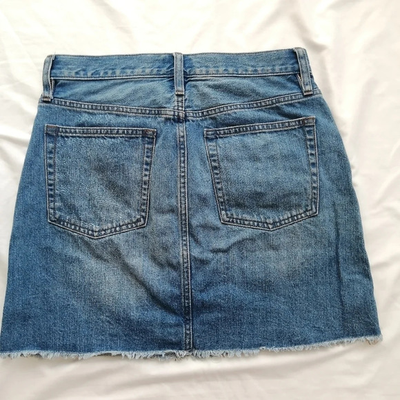 J. Crew Denim Mini Skirt in Birch Wash  with Frayed Hem Size 28 or 6 - Picture 5 of 16
